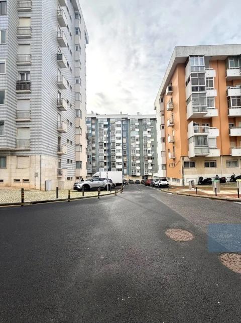 Apartamento T2 para Venda em Oeiras e São Julião da Barra, Paço de Arcos e Caxias