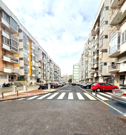Apartamento T2 para Venda em Oeiras e São Julião da Barra, Paço de Arcos e Caxias