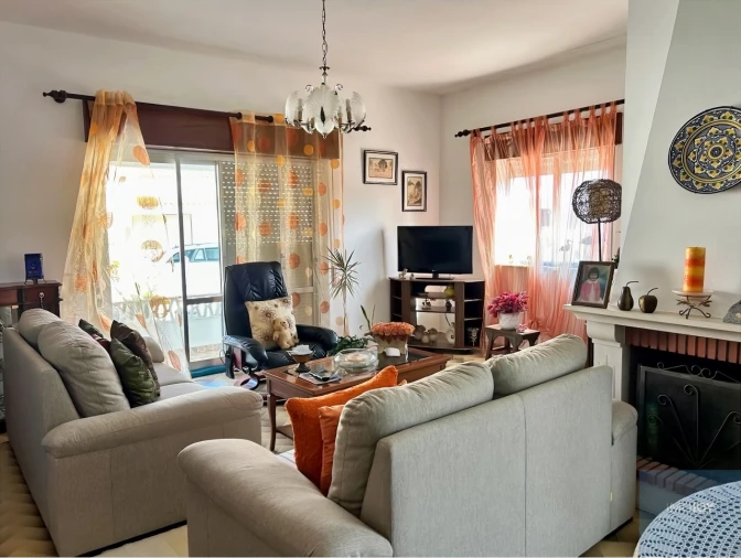 Moradia T4 para Venda em Rogil Foto 2