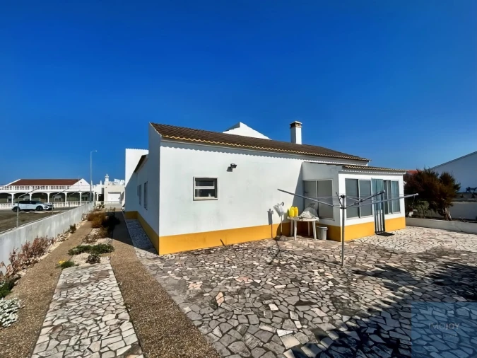 Moradia T4 para Venda em Rogil Foto 32