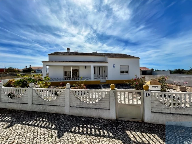 Moradia T4 para Venda em Rogil Foto 39