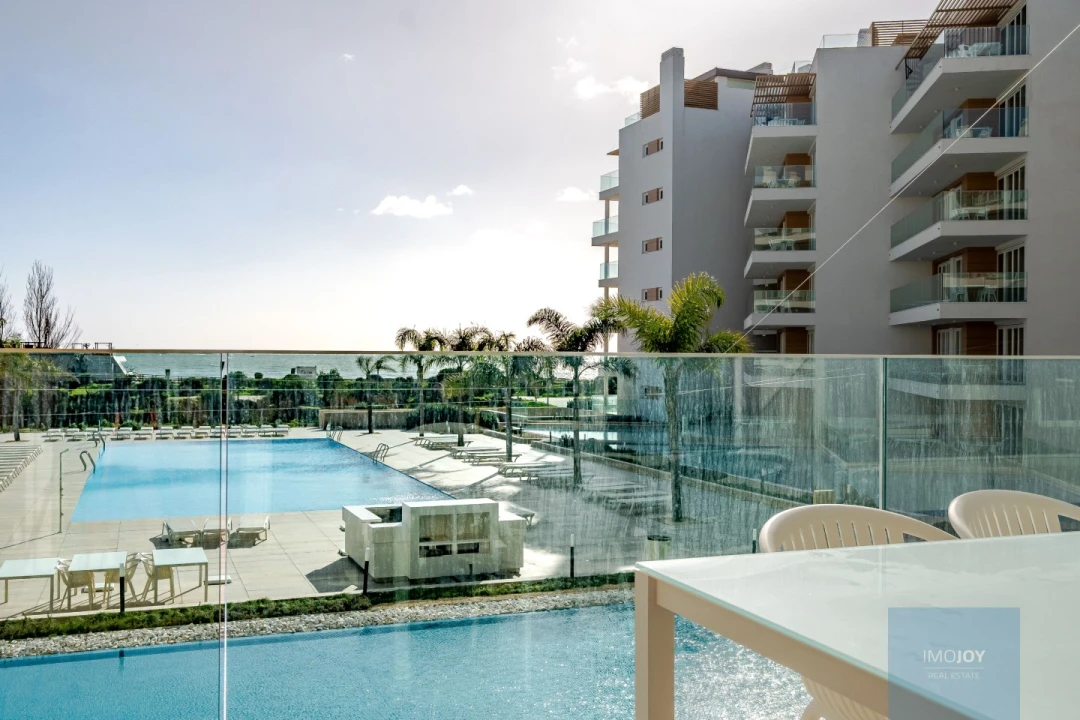 Apartamento T2 para Venda em Quarteira Foto 2