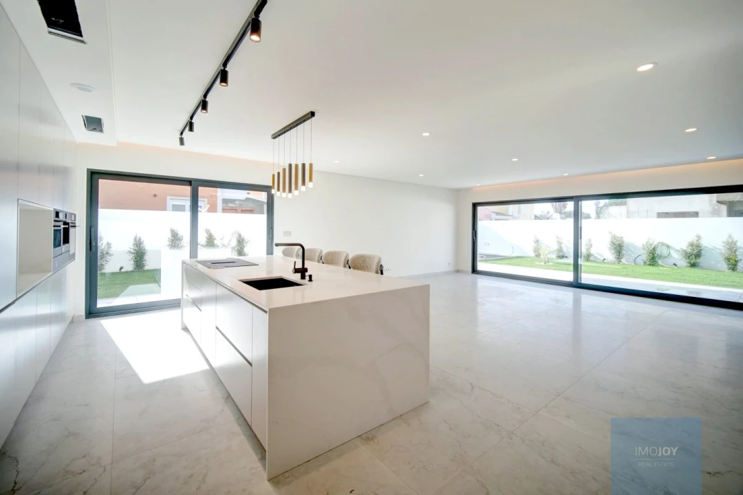 Moradia T4 para Venda em Alcabideche Foto 8