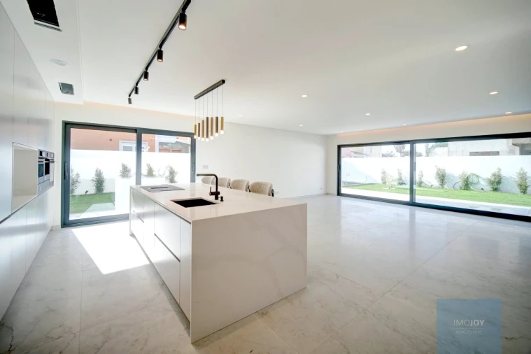 Moradia T4 para Venda em Alcabideche Foto 8