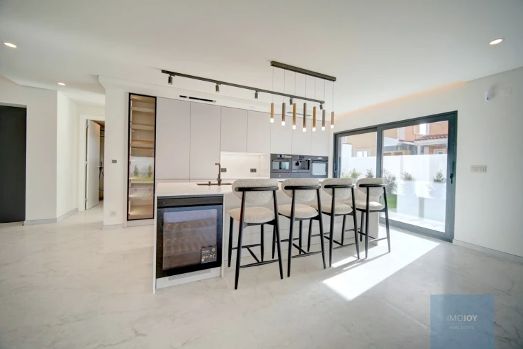 Moradia T4 para Venda em Alcabideche Foto 13