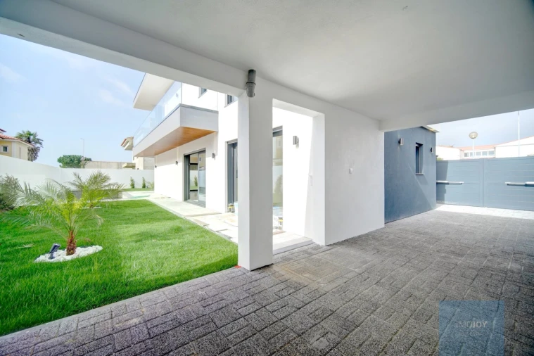 Moradia T4 para Venda em Alcabideche Foto 48