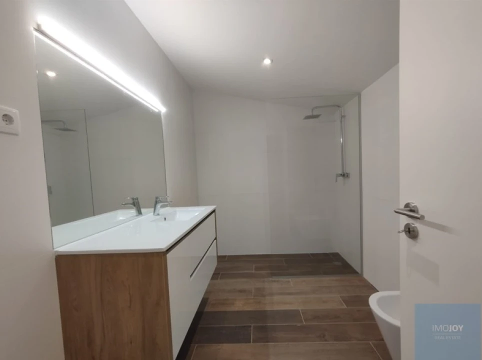 Apartamento T3 para Arrendamento em Cedofeita, Santo Ildefonso, Sé, Miragaia, São Nicolau e Vitória Foto 17