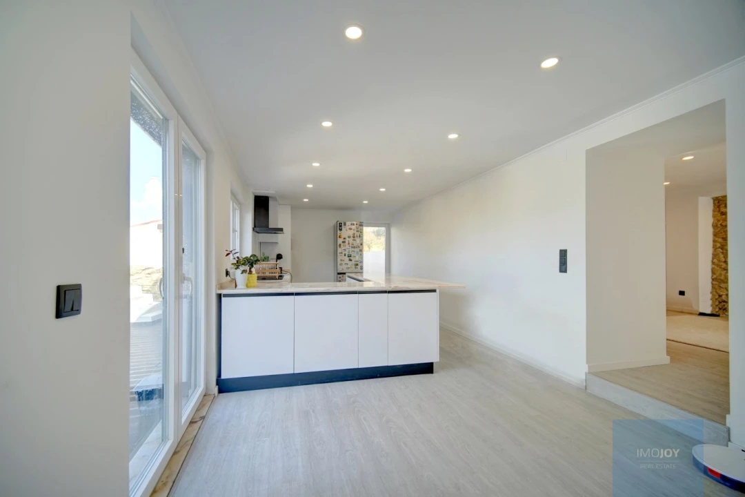 Moradia T3 para Venda em Santiago dos Velhos Foto 9