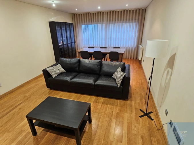 Apartamento T2 para Arrendamento em Rio Tinto Foto 2