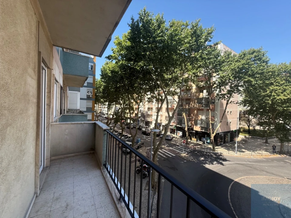 Apartamento T3 para Venda em Benfica Foto 1