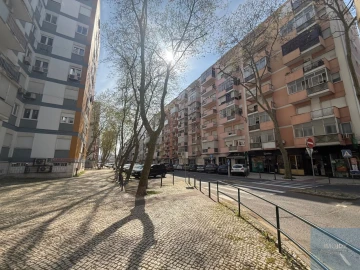 Apartamento T3 para Venda em Benfica
