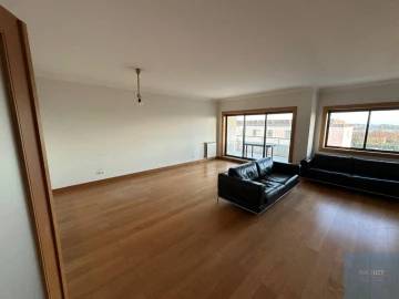 Apartamento T3 para Arrendamento em Aldoar, Foz do Douro e Nevogilde