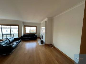 Apartamento T3 para Arrendamento em Aldoar, Foz do Douro e Nevogilde