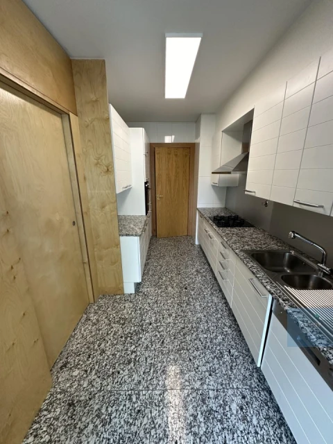 Apartamento T3 para Arrendamento em Aldoar, Foz do Douro e Nevogilde