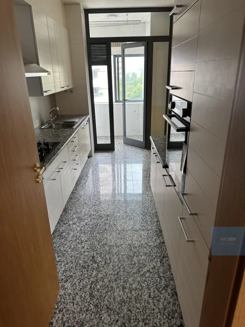 Apartamento T3 para Arrendamento em Aldoar, Foz do Douro e Nevogilde