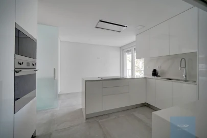 Apartamento T3 para Venda em Carcavelos e Parede