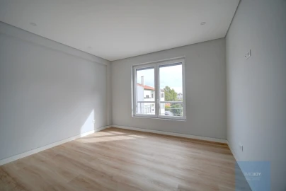Apartamento T3 para Venda em Carcavelos e Parede