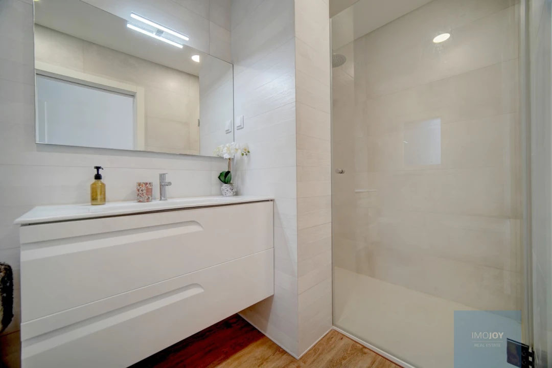 Moradia T4 para Arrendamento em Encarnação Foto 10