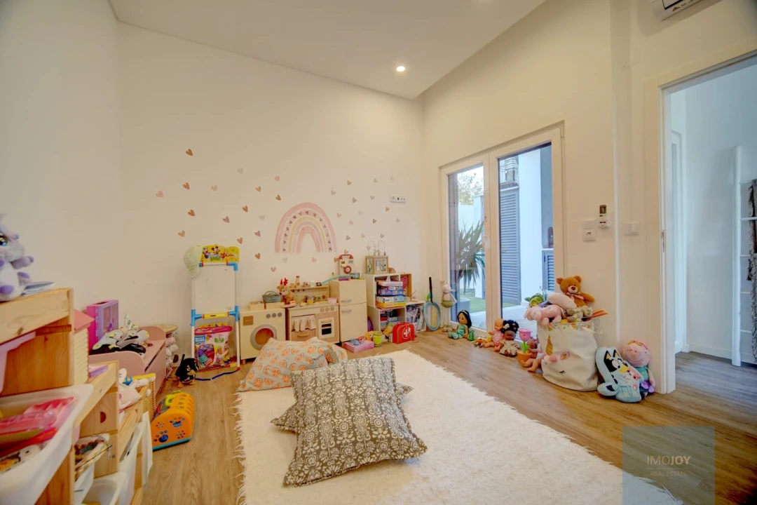 Moradia T4 para Arrendamento em Encarnação Foto 11