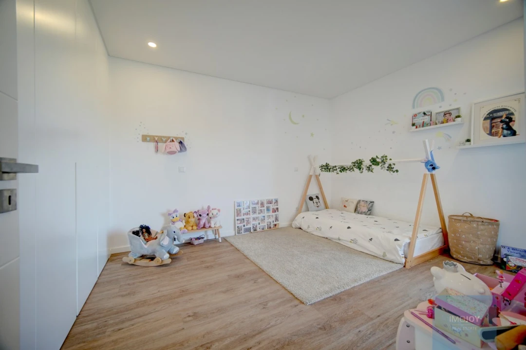 Moradia T4 para Arrendamento em Encarnação Foto 16