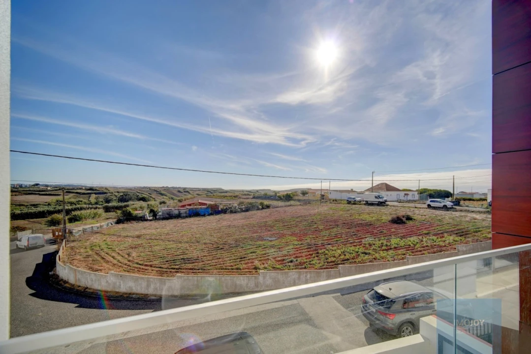 Moradia T4 para Arrendamento em Encarnação Foto 18