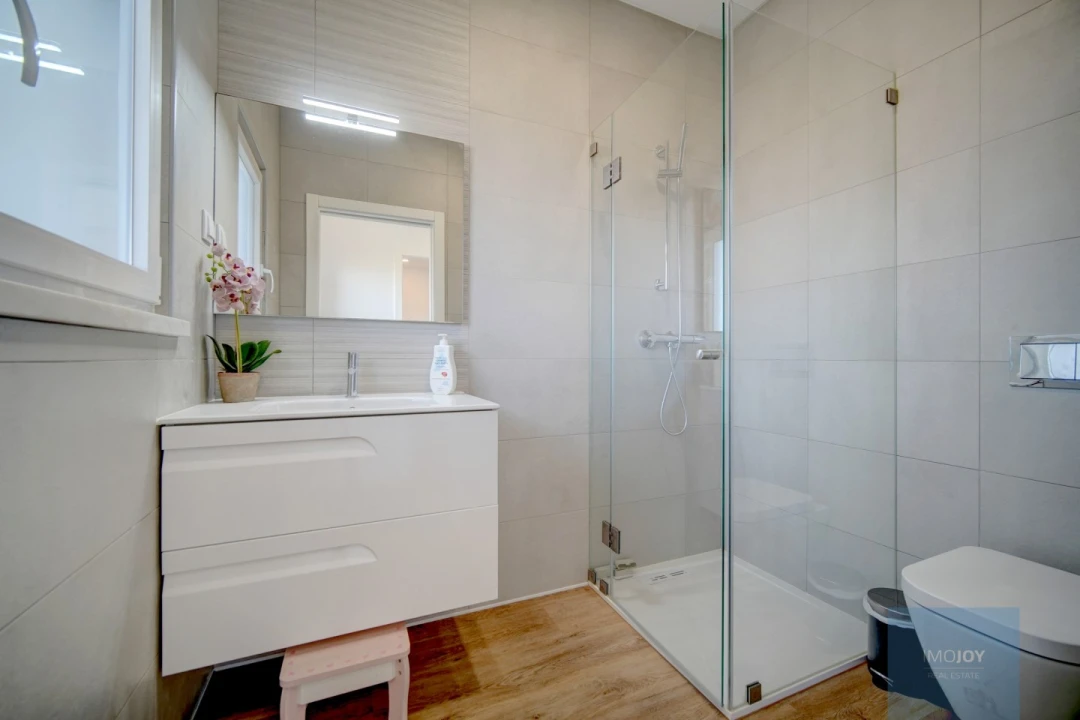 Moradia T4 para Arrendamento em Encarnação Foto 20