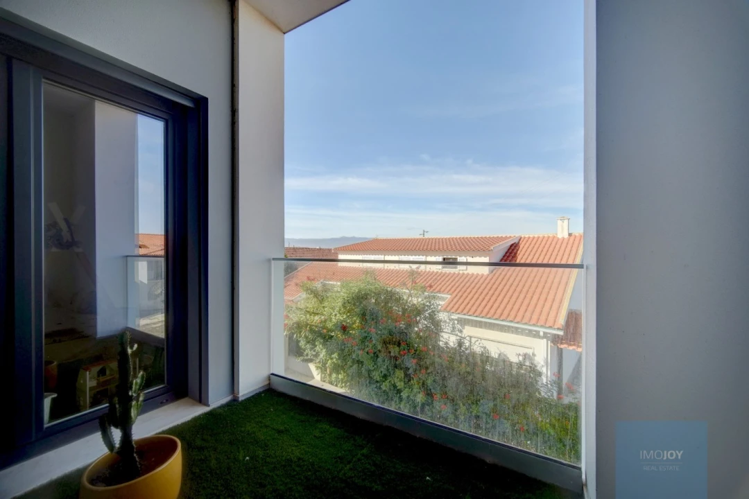 Moradia T4 para Arrendamento em Encarnação Foto 25