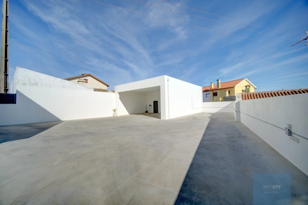 Moradia T4 para Arrendamento em Encarnação Foto 28