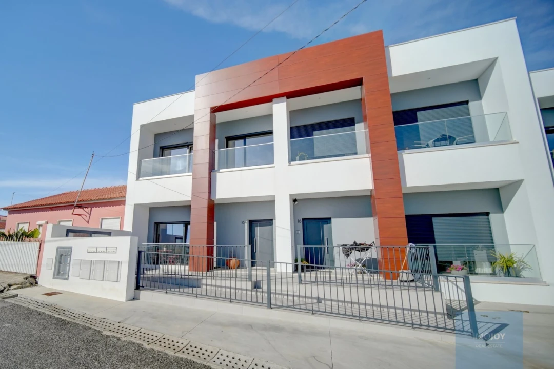 Moradia T4 para Arrendamento em Encarnação Foto 30