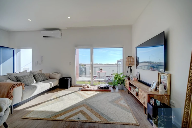 Moradia T4 para Arrendamento em Encarnação Foto 4