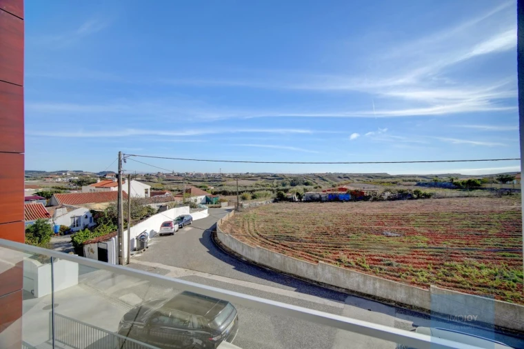 Moradia T4 para Arrendamento em Encarnação Foto 19