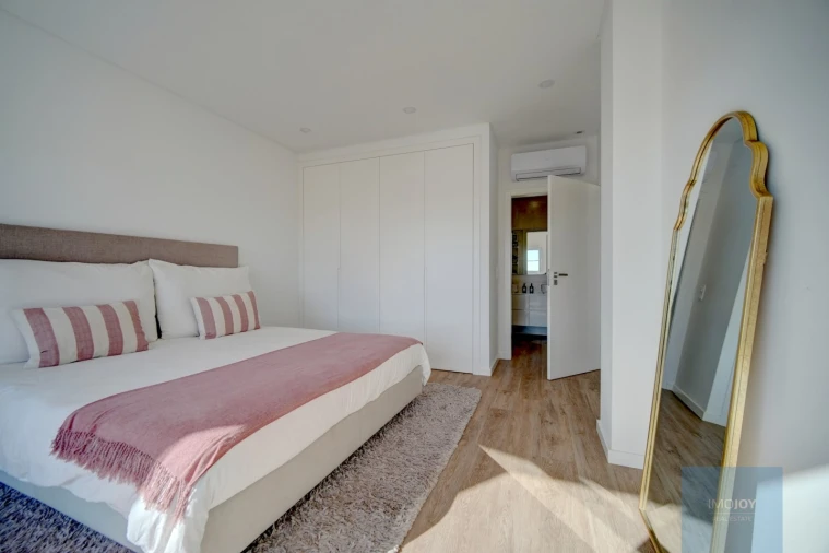 Moradia T4 para Arrendamento em Encarnação Foto 22