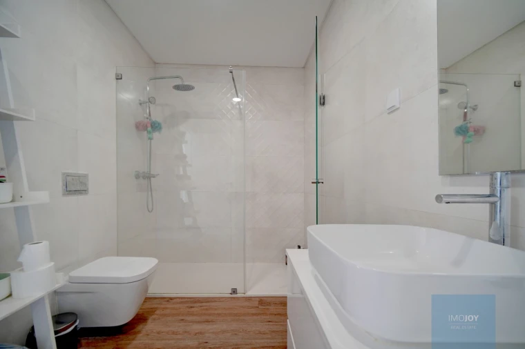 Moradia T4 para Arrendamento em Encarnação Foto 24