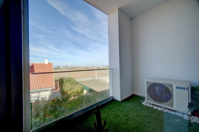 Moradia T4 para Arrendamento em Encarnação Foto 26