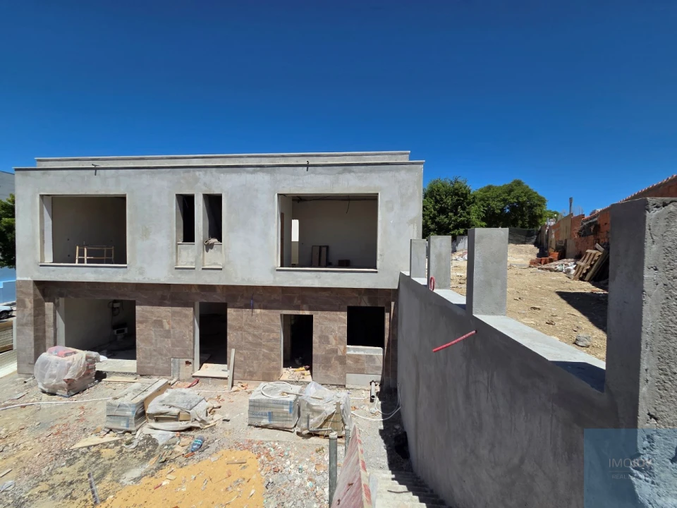 Moradia T4 para Venda em São Domingos de Rana Foto 37