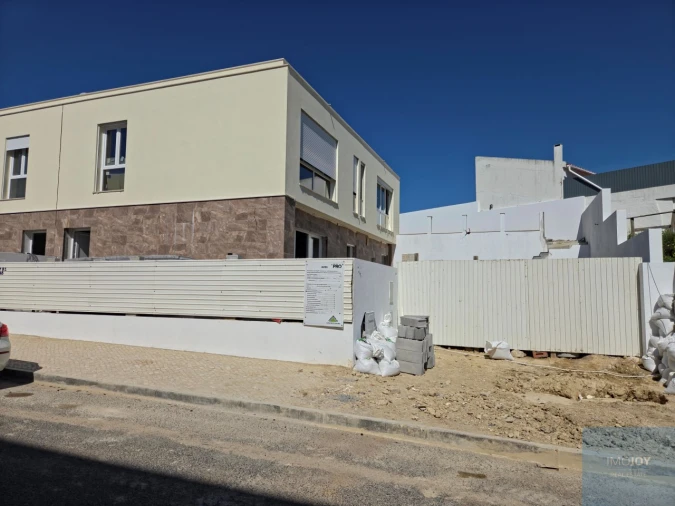 Moradia T4 para Venda em São Domingos de Rana