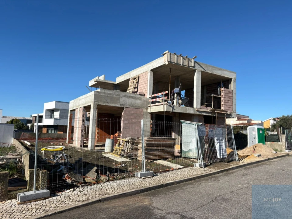 Moradia T4 para Venda em São Domingos de Rana Foto 46