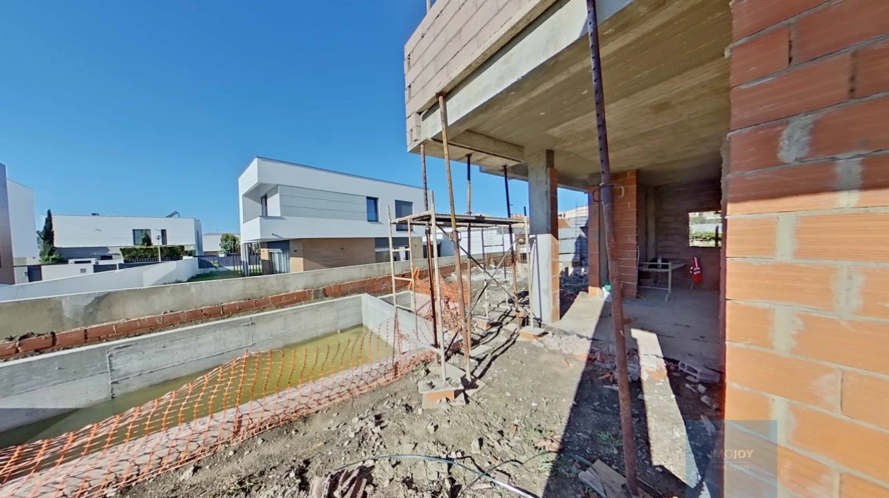 Moradia T4 para Venda em São Domingos de Rana Foto 15