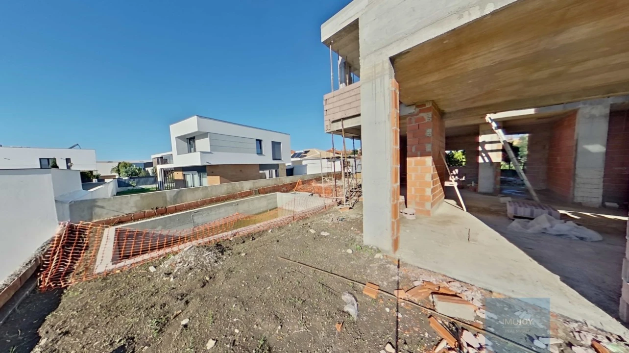 Moradia T4 para Venda em São Domingos de Rana Foto 33