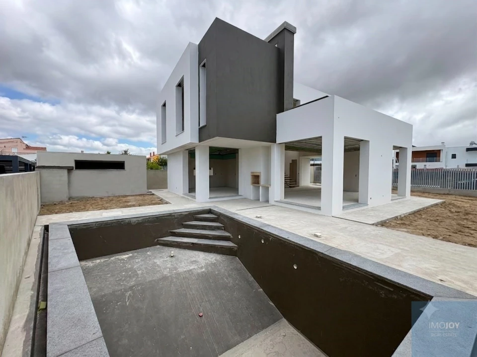 Moradia T4 para Venda em São Domingos de Rana Foto 4