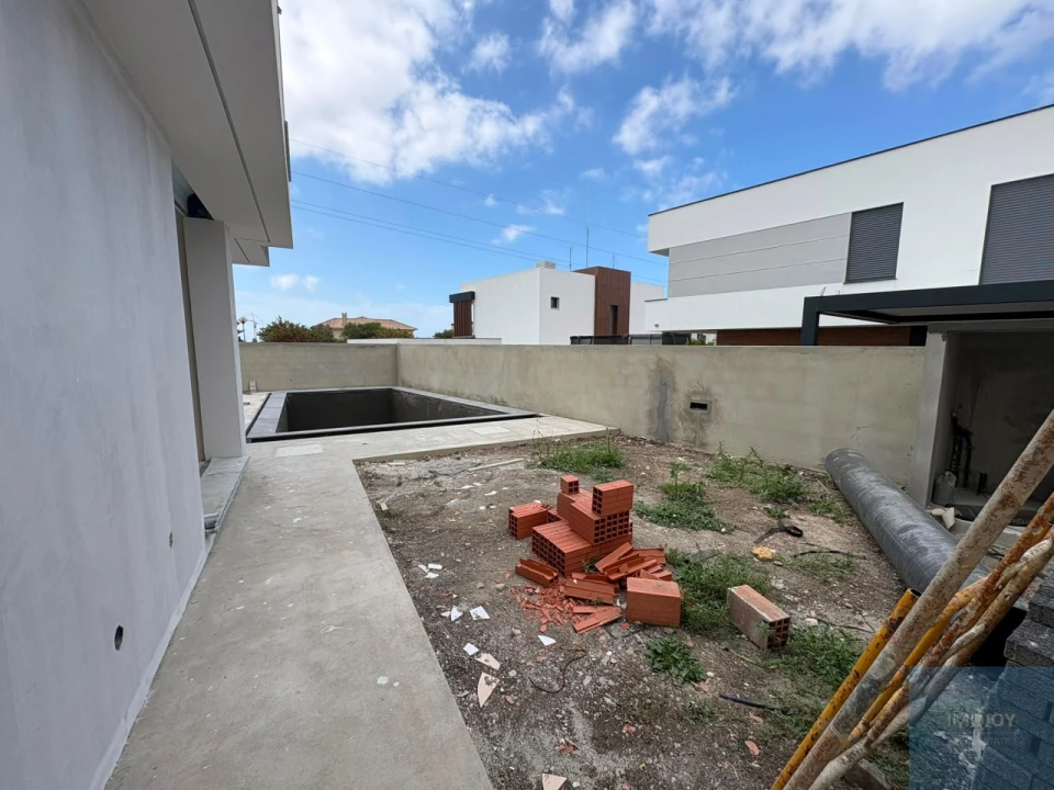 Moradia T4 para Venda em São Domingos de Rana Foto 31