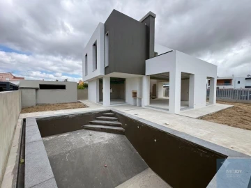 Moradia T4 para Venda em São Domingos de Rana