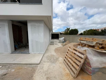 Moradia T4 para Venda em São Domingos de Rana