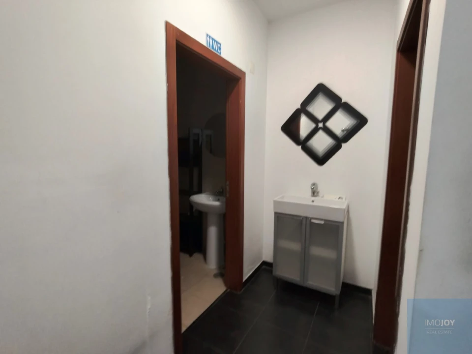 Loja para Venda em Pontinha e Famões Foto 8