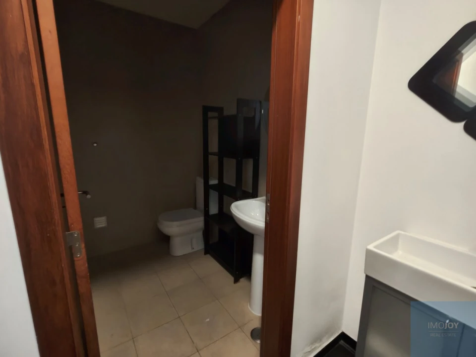 Loja para Venda em Pontinha e Famões Foto 9