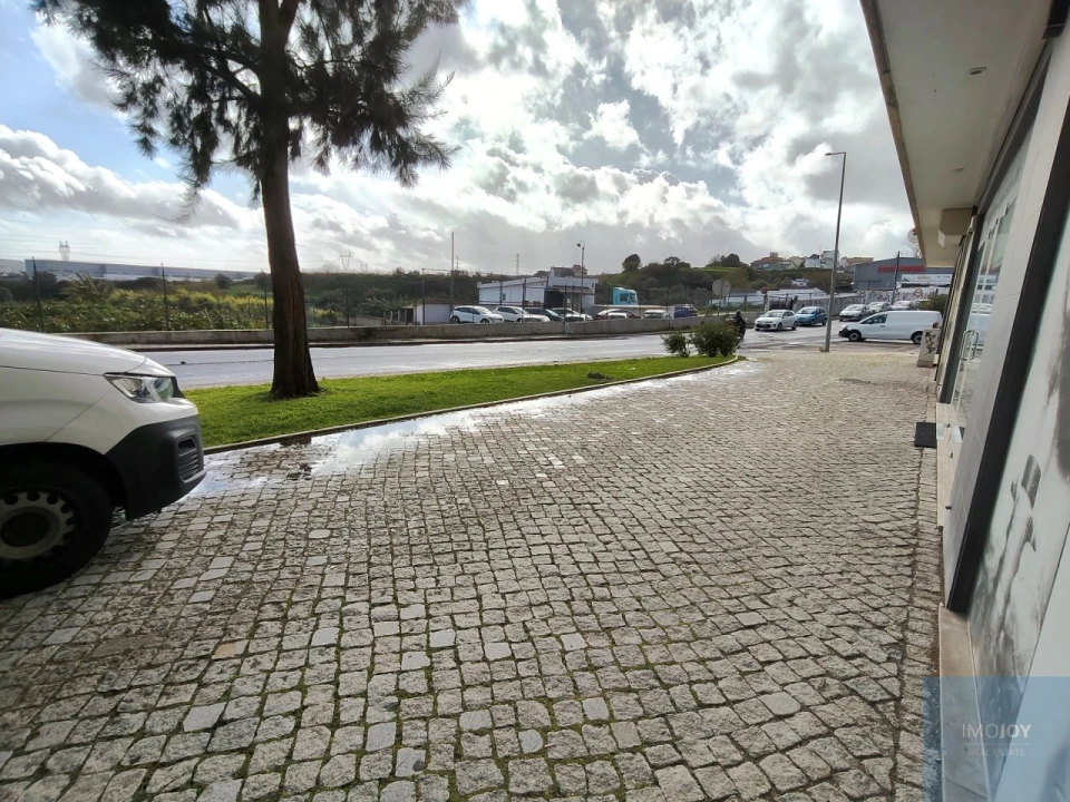 Loja para Venda em Pontinha e Famões Foto 19