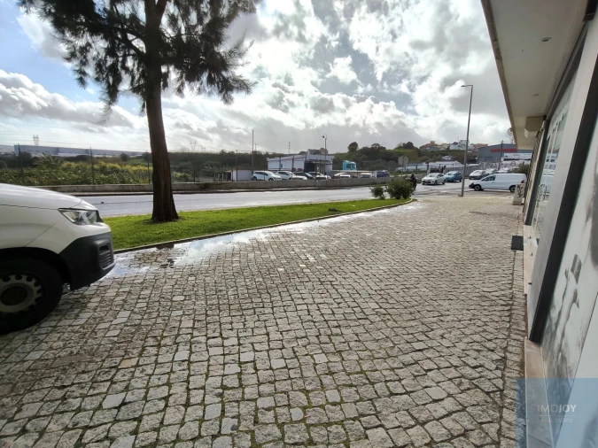 Loja para Venda em Pontinha e Famões Foto 19