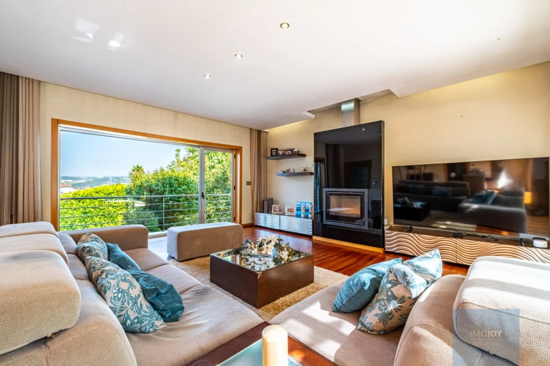 Moradia T5 para Venda em Cete Foto 4