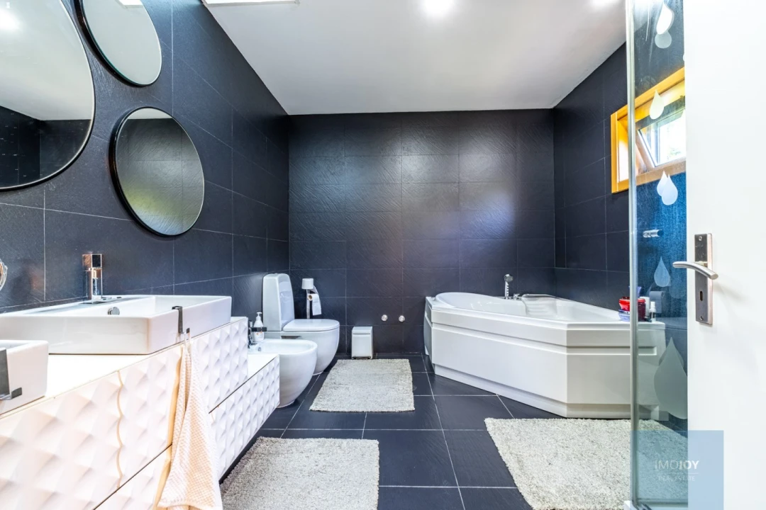 Moradia T5 para Venda em Cete Foto 24