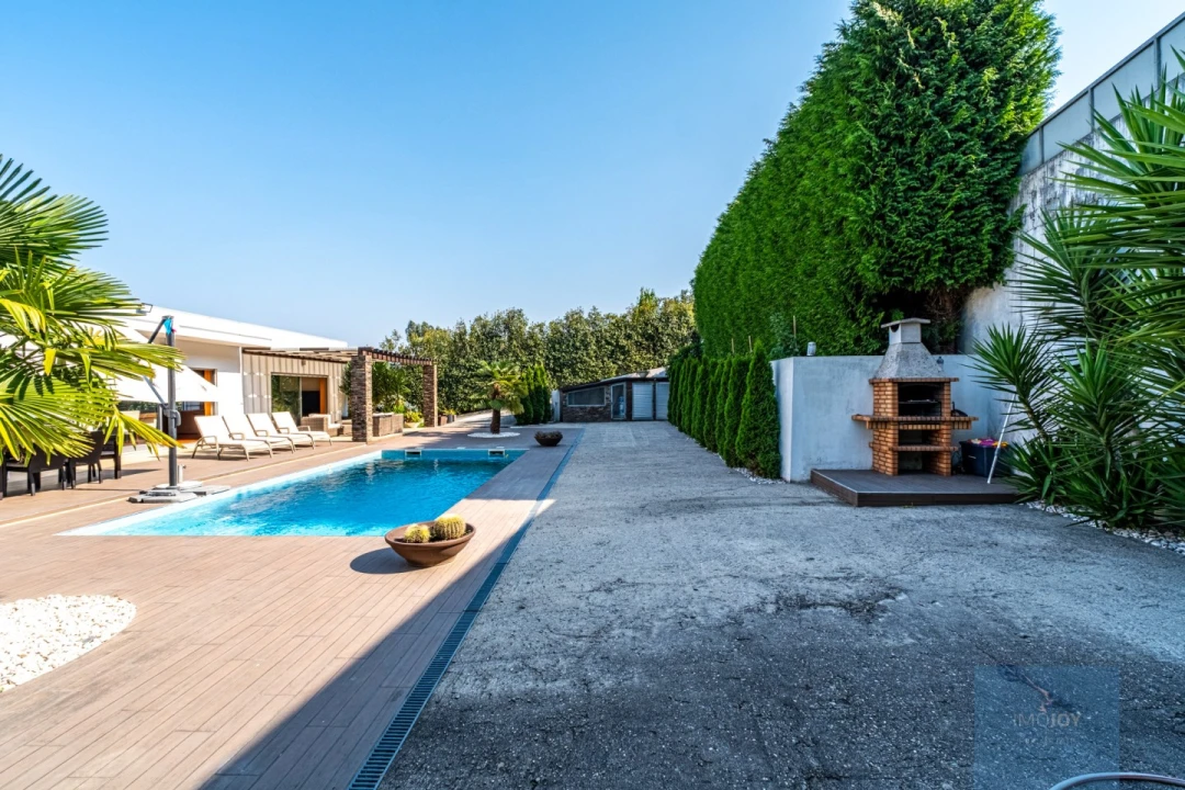 Moradia T5 para Venda em Cete Foto 39